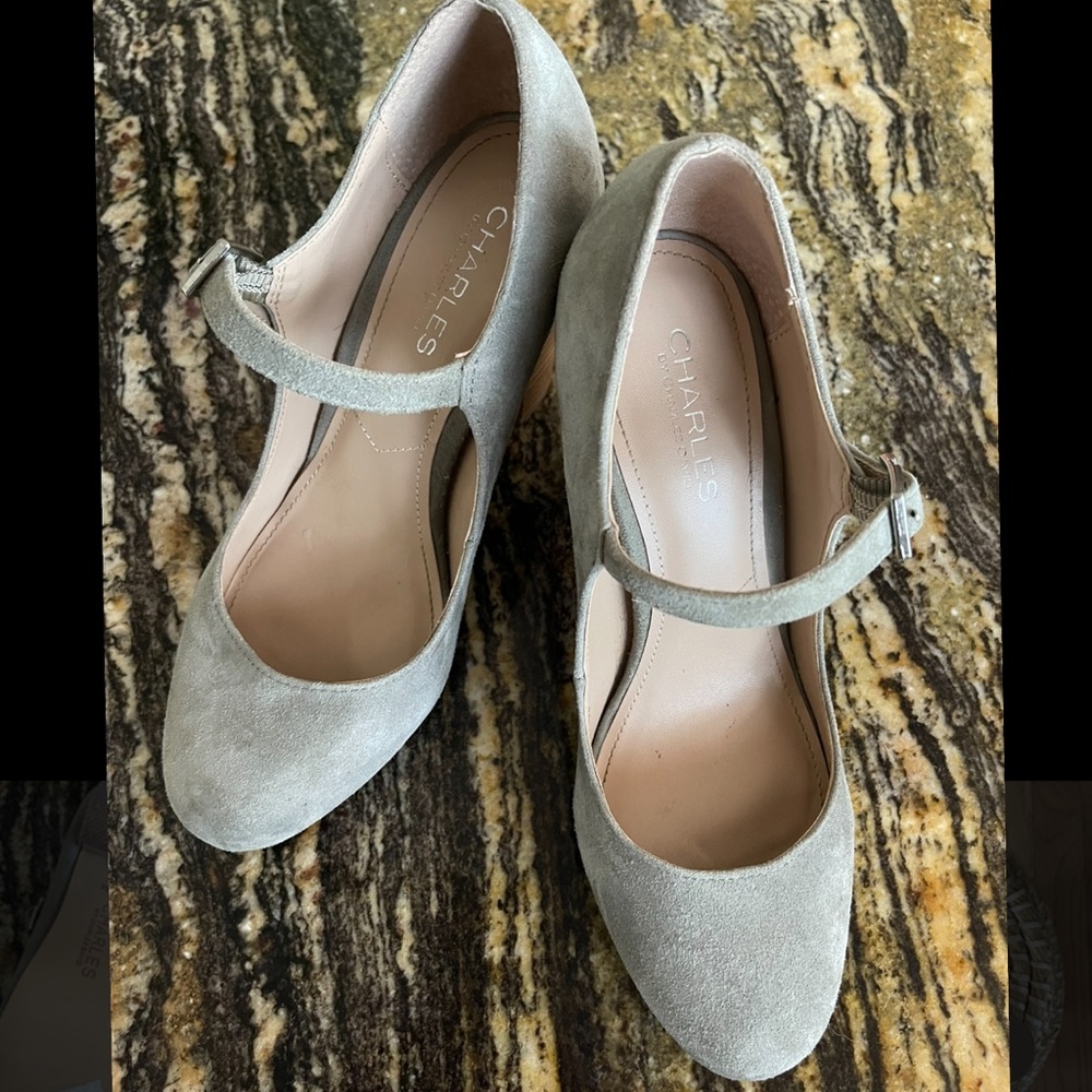 Charles David grey heels size 7.5